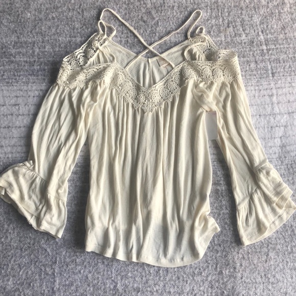 ✨SALE Nordstrom lace Bell sleeve criss cross top - Picture 3 of 5